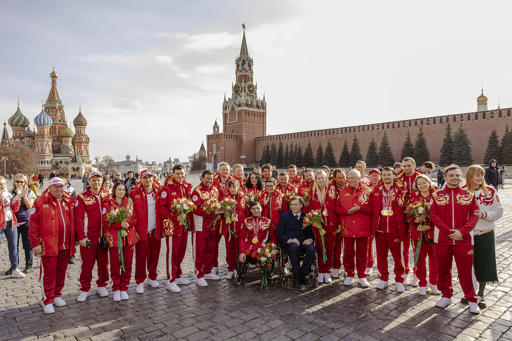 Делегация российских паралимпийцев посетит швейную фабрику «Мануфактуры Bosco»